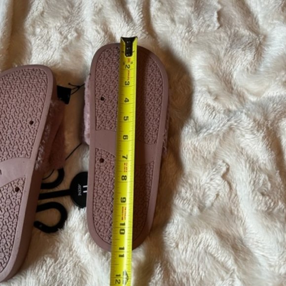 2/$30 Ardene Cozy Faux Fur Slippers Ladies Size 11 NWT - Picture 7 of 8